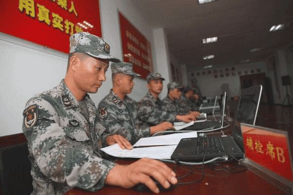 第100集团军，荣耀与担当的象征，第100集团军，荣耀与担当的战士象征