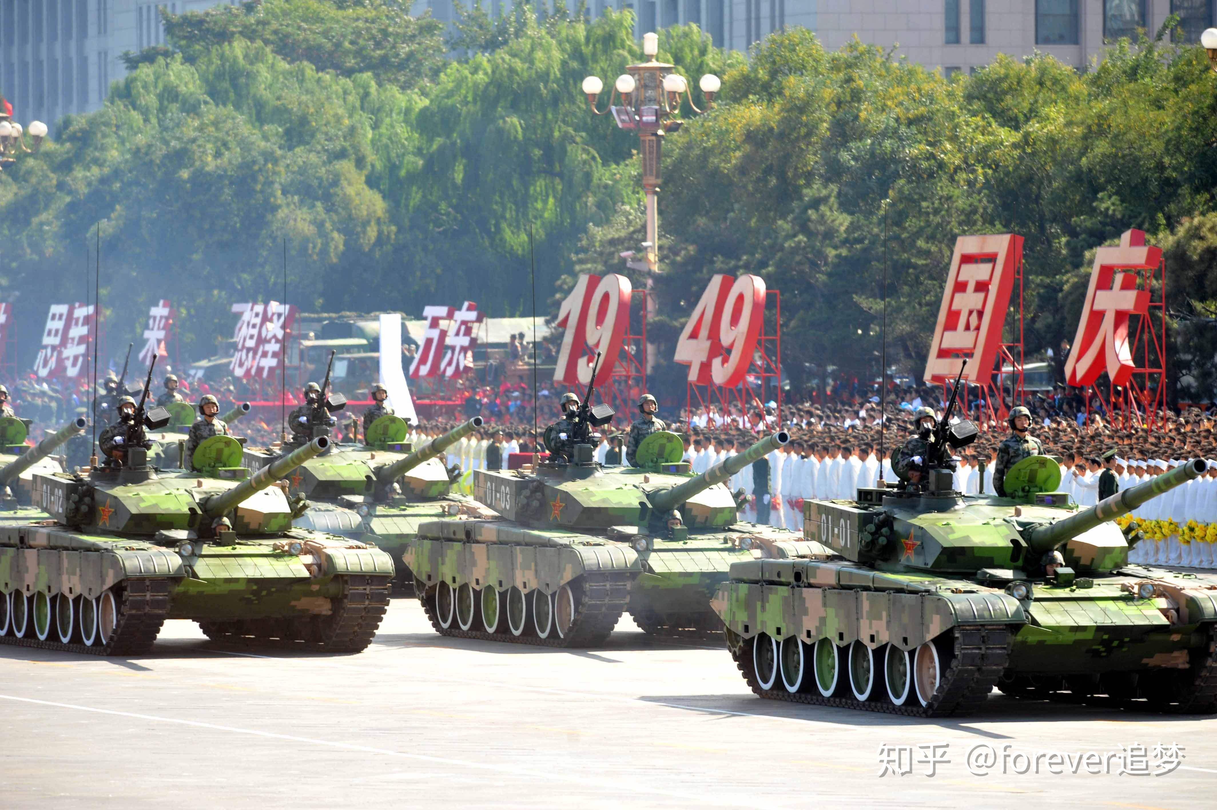 庆祝中华人民共和国成立七十周年国庆阅兵中的99A主战坦克，庆祝中华人民共和国成立七十周年国庆阅兵中的99A主战坦克亮相风采