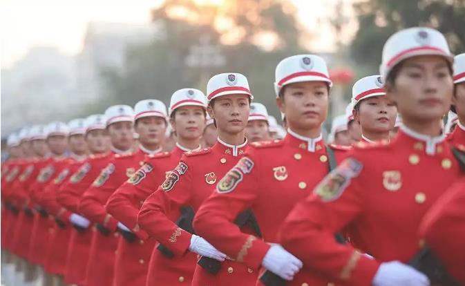 女民兵阅兵方队高清大图，展现新时代巾帼英雄风采，新时代巾帼英雄风采，女民兵阅兵方队高清大图展示