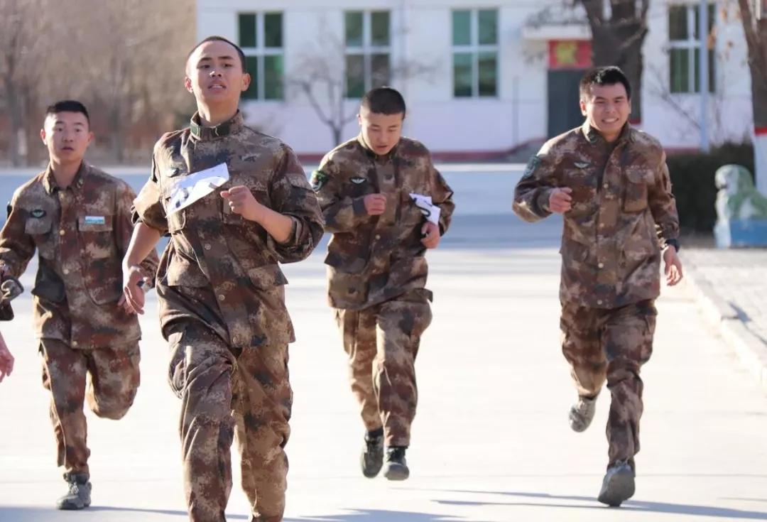 打新兵训练，15分钟视频展现的军事素养锤炼，新兵训练，15分钟视频展现军事素养锤炼全过程