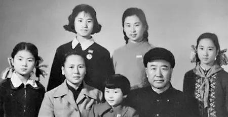 中国人民志愿军，英勇无畏，精神永存，中国人民志愿军，英勇无畏，精神永存不灭