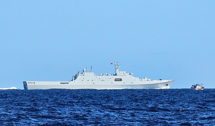 中国海军龙虎山舰，新时代的海上卫士，中国海军龙虎山舰，新时代海上卫士的骄傲