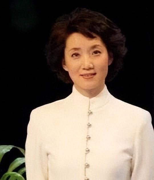 建造航母的荣光与牺牲——一位工程师的壮丽人生，工程师的壮丽人生，建造航母的荣光与牺牲之路