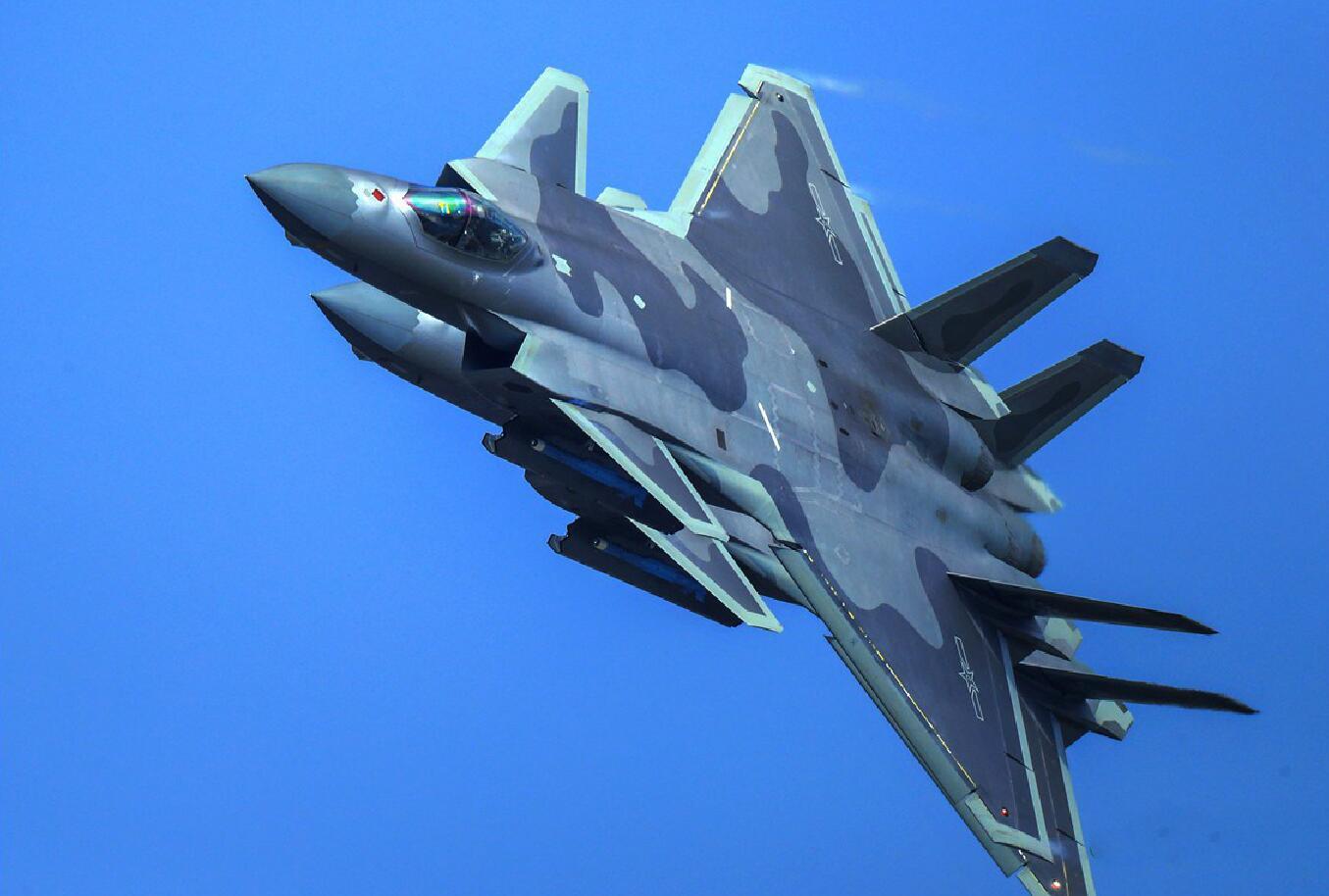 歼-20与F-22，空中霸主之争，专家深度解析究竟谁更厉害，歼-20与F-22空中霸主之争，深度解析谁更胜一畴