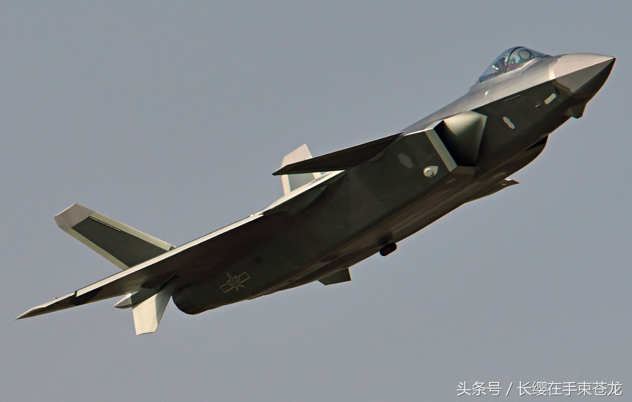 歼-16与F-22，谁更强？深度解析两款战斗机的优劣，歼-16与F-22对决解析，深度对比两款战斗机的优劣