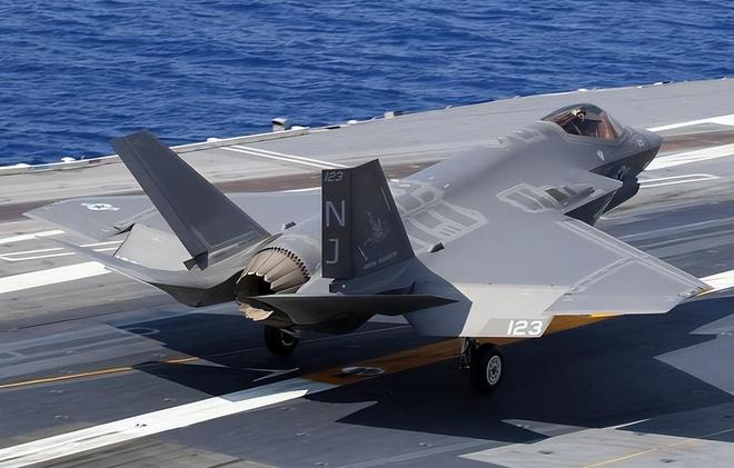 歼15与F-35，空中巨人的对比与启示，歼15与F-35，空中巨人的对比及启示