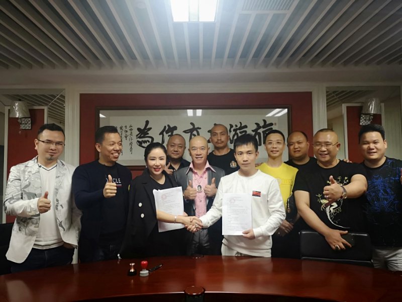 香港王中王一肖，传奇人物与商业巨头的交融，香港传奇人物王中王一肖，商业巨头与传奇故事的交融之路