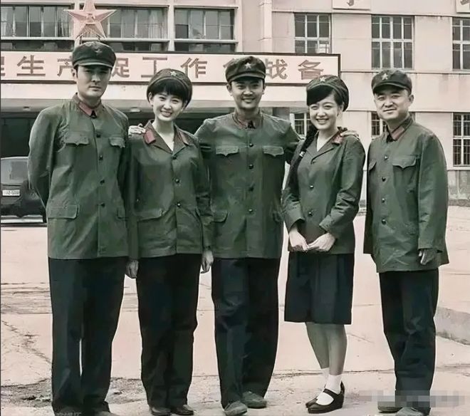 七十年代军装图片，历史回忆与时尚印记，七十年代军装图片，历史回忆与时尚印记的交融