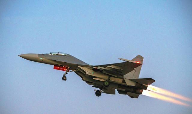 歼-16，中国空中力量的璀璨明珠，究竟厉害不厉害？，揭秘歼-16，中国空中力量的璀璨明珠，究竟战力如何？