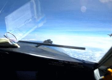 揭秘歼-16低空飞行视频，探索先进战斗机的非凡魅力，揭秘歼-16低空飞行视频，探索战斗机的非凡魅力与性能风采