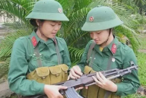 中国女兵在越南，一段跨越国界的英勇故事（三级完整版），中国女兵在越南，跨国界英勇传奇（完整版）