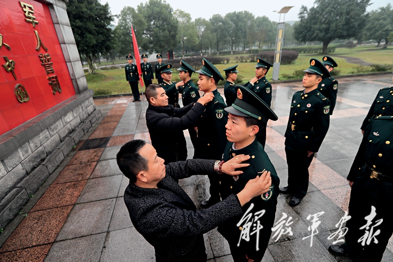 火箭军新兵军服，荣耀与担当的象征，火箭军新兵军服，荣耀与责任的象征