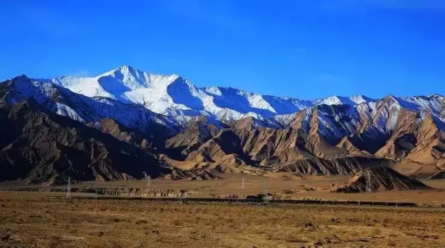 昆仑山剪影，探寻神秘的自然之美，昆仑山剪影，探寻神秘自然魅力的探险之旅