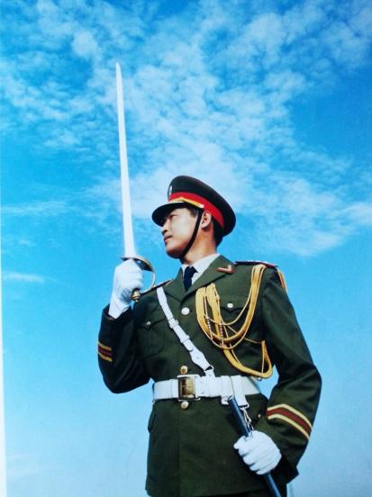 现任仪仗队执行队长，荣耀与责任并存，现任仪仗队执行队长，荣耀与责任的双重担当
