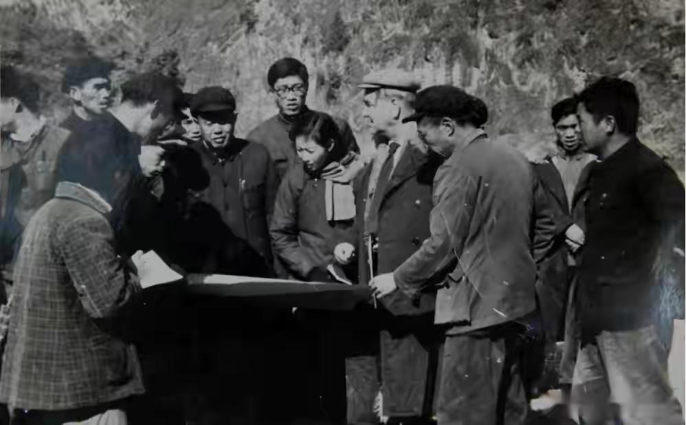 关于七一勋章和八一勋章的对比，哪个更高？，七一勋章与八一勋章对比，哪个荣誉更高？