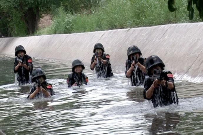 中国女特种兵的训练方式，挑战极限，锻造精英，中国女特种兵训练，挑战极限，精英锻造之路