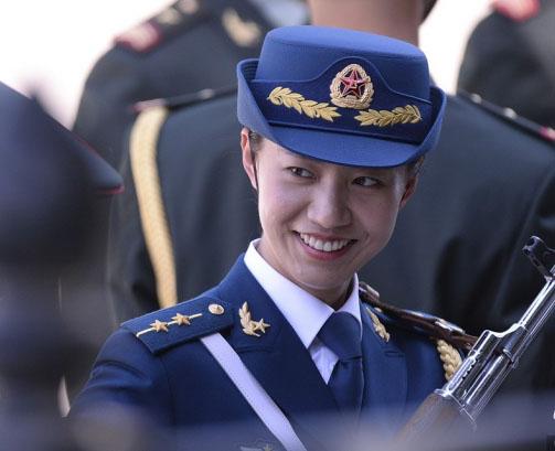 仪仗队首批女兵，她们的来源与故事，首批女兵仪仗队成员揭秘，她们的来源与故事