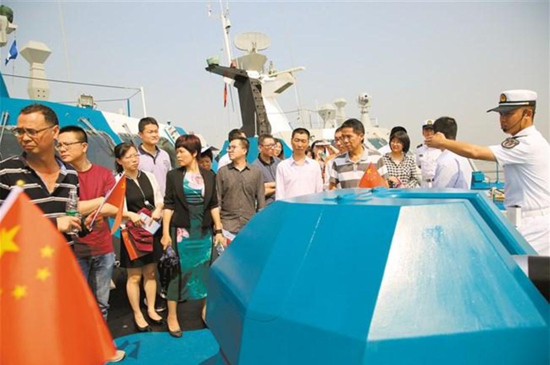 中国海军汕头舰,捍卫海疆,展示大国海军力量,中国海军汕头舰,捍卫海疆,彰显大国海军雄风