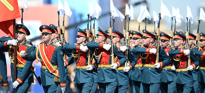 中国兵参加俄罗斯阅兵，跨越国界的军事友谊，中俄军事友谊见证，中国士兵参加俄罗斯阅兵跨越国界友谊