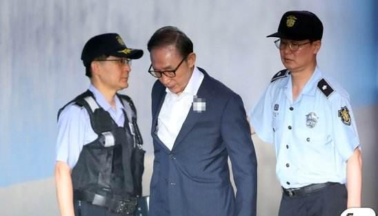 文在寅捐款500万韩元，展现人道关怀与社会责任，文在寅捐款500万韩元 彰显人道关怀与社会责任