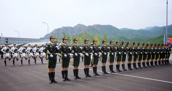 仪仗队空军女兵，荣耀与担当的象征，空军女兵仪仗队，荣耀与担当的象征