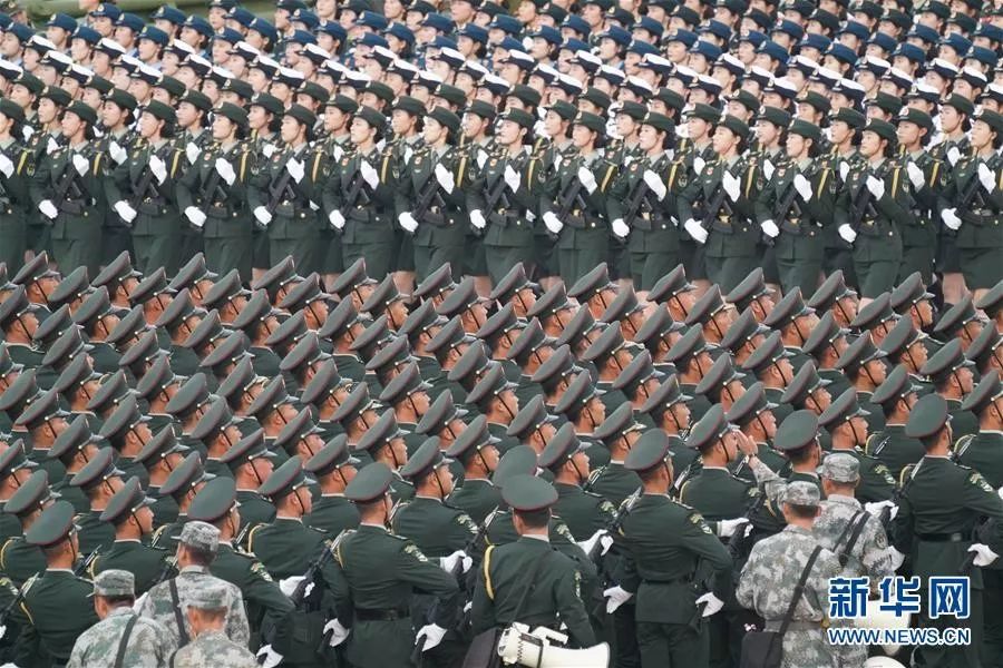 阅兵方队中的壮丽篇章，352人尺寸图，阅兵方队壮丽篇章，352人规模壮观尺寸图展示