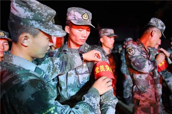 中国人民解放军第八十四集团军，英勇无畏，忠诚担当，中国人民解放军第八十四集团军，英勇无畏，忠诚担当的战士