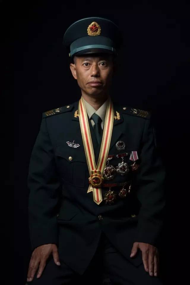 向八一勋章获得者致敬——时代的楷模，民族的骄傲，致敬八一勋章获得者，时代楷模，民族骄傲的光辉