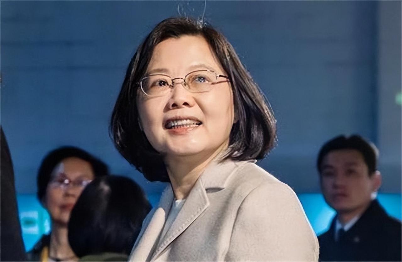 揭秘中国海军的利器，073两栖登陆舰，揭秘中国海军利器，073两栖登陆舰全解析