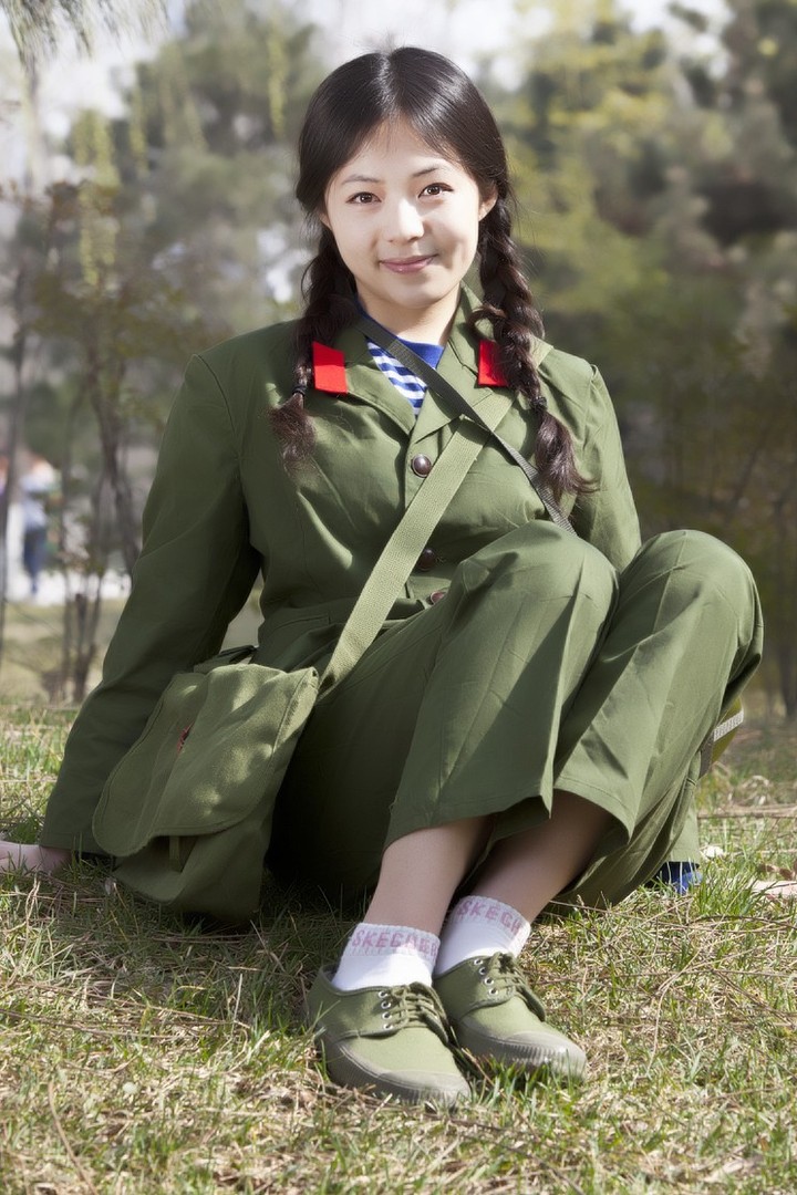 中国女兵，长筒鞋与短裙下的美丽风景线，中国女兵，时尚与力量交织的美丽风景线