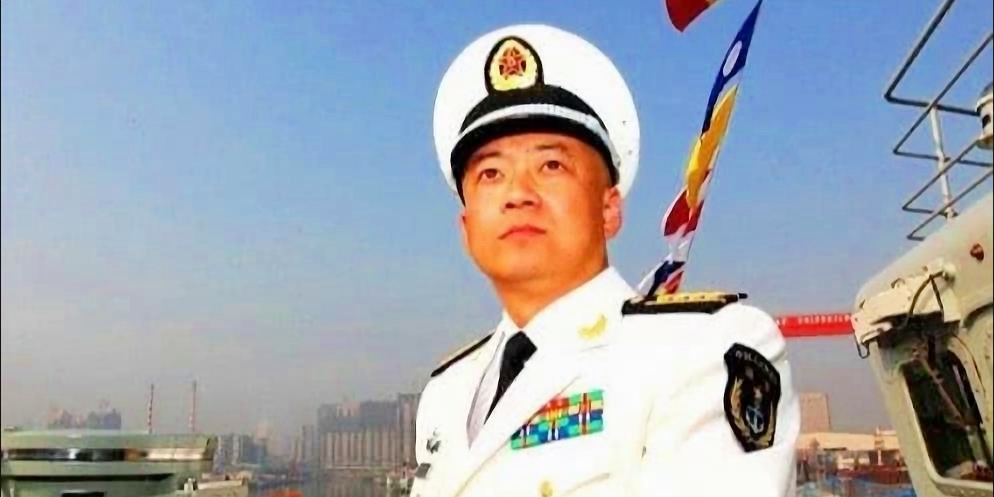 辽宁舰的首任舰长，引领中国海军走向深蓝的不懈探索者，辽宁舰首任舰长，引领中国海军走向深蓝的不懈探索者