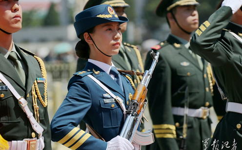 三军女兵方队阅兵,2009年的荣耀瞬间,三军女兵方队阅兵,荣耀瞬间的见证 2009年风采展露