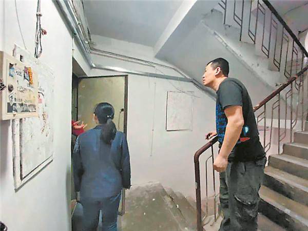 楼上微波枪打击楼下住户，现代都市中的新型冲突与解决之道，楼上微波枪攻击楼下住户，现代都市冲突与解决之道探索