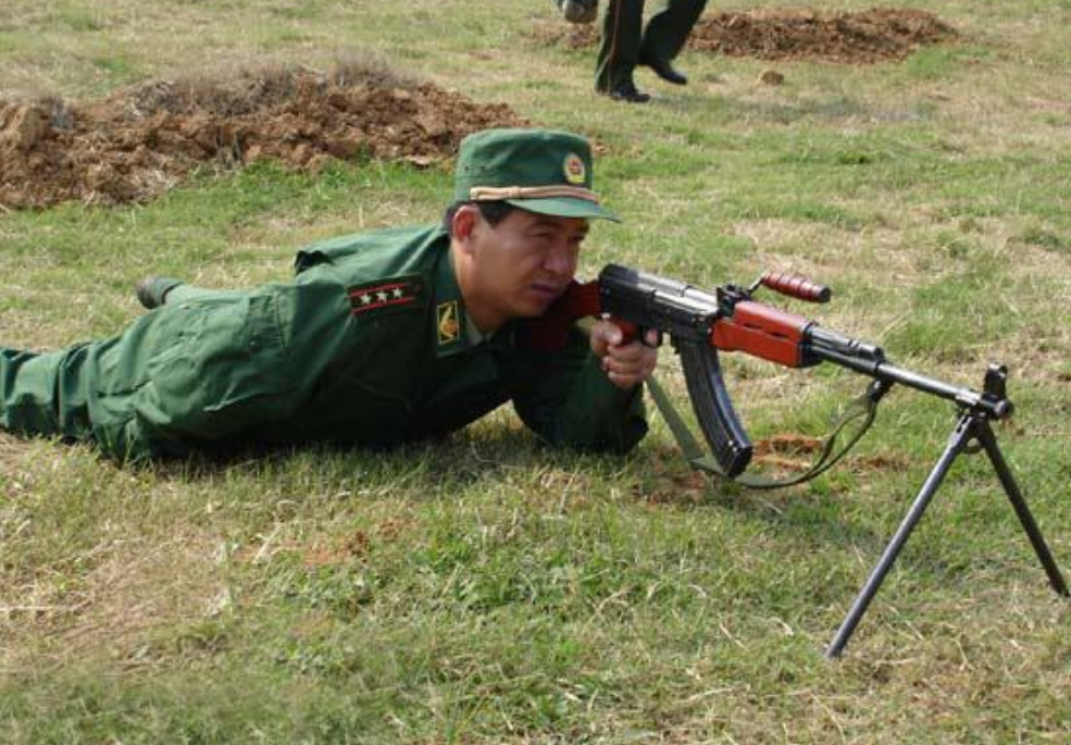 丁晓兵，荣耀军衔背后的传奇故事，丁晓兵，荣耀军衔背后的传奇人生