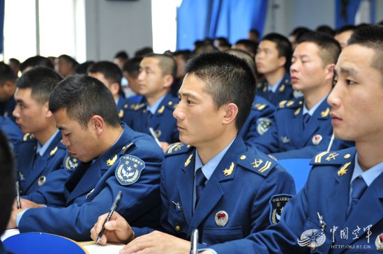解放军的军种及其职责，解放军军种简介与职责概述