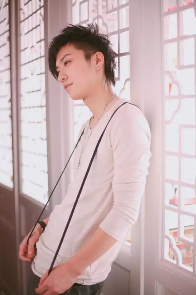 乔任梁死亡真相深度探究，天涯论坛的众说纷纭，乔任梁死亡真相揭秘，天涯论坛热议深度探究