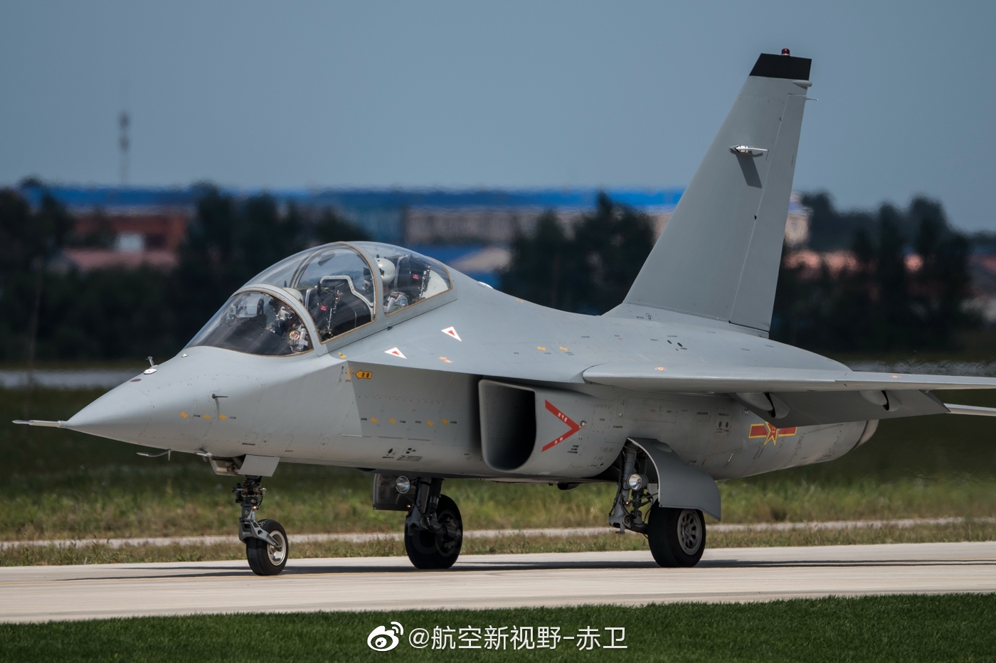 探索航空领域，教-10飞机的高清图片展示，教-10飞机高清图片展示，探索航空领域的精彩瞬间