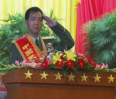 独臂长官丁晓兵，坚毅与荣耀的象征，独臂长官丁晓兵，坚毅之魂，荣耀之象征