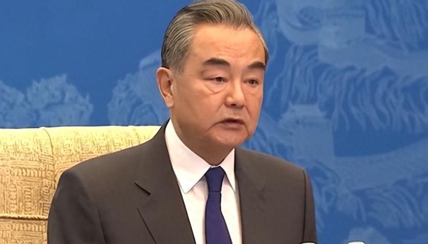 中国战机飞越冲绳，展示空中力量的坚定姿态，中国战机飞越冲绳展示空中力量坚定姿态