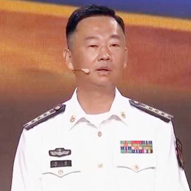 辽宁舰高英明师长简介,辽宁舰高英明师长,生平简介与成就概述
