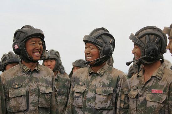 石岗军营中型合成营装甲步兵的艰苦训练与生活,石岗军营装甲步兵中型合成营的艰苦训练与日常生活磨砺