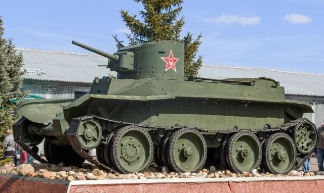 苏联BT-5轻型坦克，历史、技术影响与军事遗产，苏联BT-5轻型坦克，历史沿革、技术影响与军事遗产探究