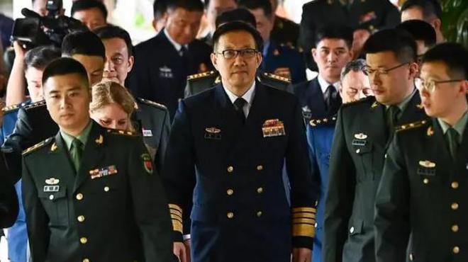 国防部长级别高，职责、地位与重要性分析，国防部长职责、地位与重要性解析，级别高的角色分析