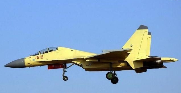 歼-16装备海军航空兵，新时代的海军战斗力飞跃，歼-16装备海军航空兵，新时代海军战斗力飙升的飞跃