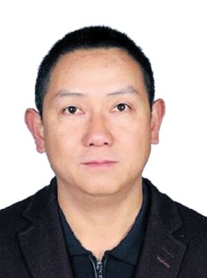 十四集团军庞龙，英勇忠诚的军队领袖，十四集团军庞龙，英勇忠诚的领袖风采