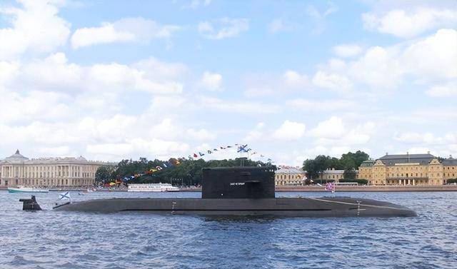 中国购买俄罗斯潜艇,深化军事合作与国家安全战略的重要一环,中国购买俄罗斯潜艇,军事合作与国家安全的战略一环