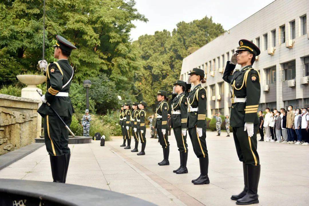 国旗护卫队女队员,荣耀与担当,国旗护卫队女队员,荣耀与担当的巾帼英雄