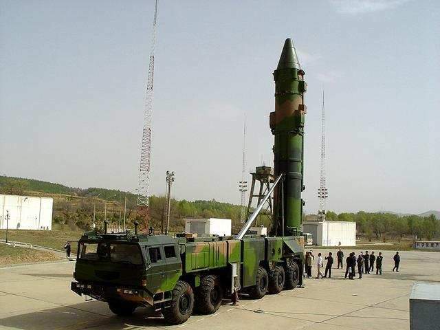 东风21导弹齐射,中国战略威慑力量的展示,东风21导弹齐射,中国战略威慑力量的震撼展示