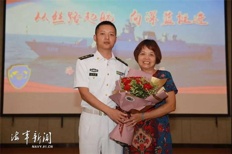泉州舰舰长揭秘,英勇领航,捍卫海疆的无名英雄,泉州舰舰长揭秘,无名英雄英勇领航,捍卫海疆荣耀