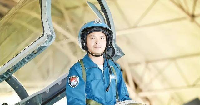 王牌飞行员廖勇,空中英雄的传奇人生,王牌飞行员廖勇,空中传奇英雄的人生轨迹